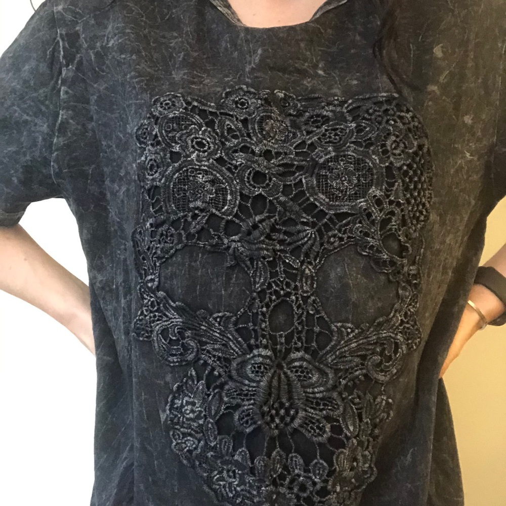 acid wash skull decal shirt